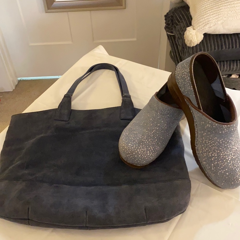 Blue suede tote BR & Sanita shark skin blue clogs